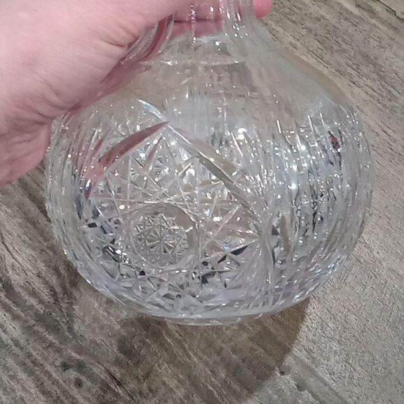 Vintage crystal wine/water decanter with no brand 3" opening 8" tall - Picture 2 of 3